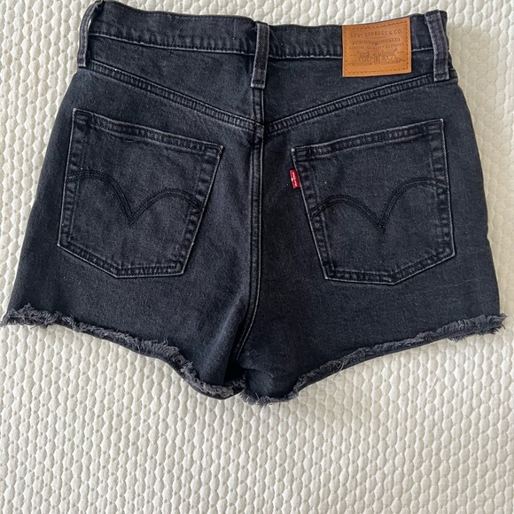 NWOT Levi’s denim shorts, size 29 - Picture 2 of 2